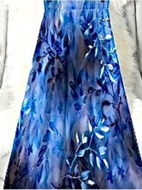 Blue Floral A-Line Women's Skirt. Size M. NWT.